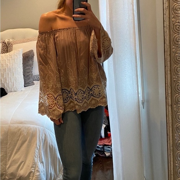 Off the shoulder top - Picture 1 of 4